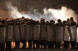 Người biểu tình Ukraine đụng độ dữ dội với cảnh sát